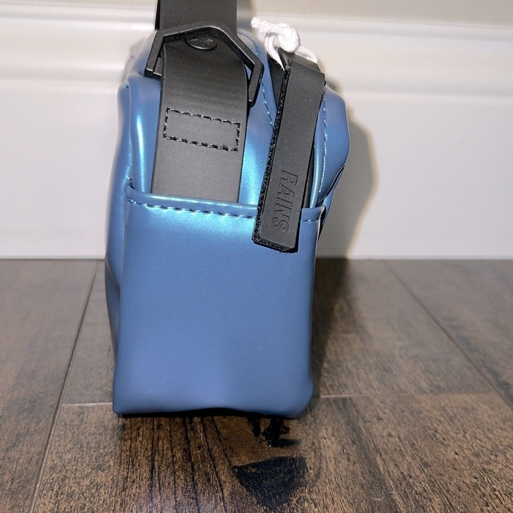 NEW Rains Micro Box Bag - Laser - Picture 5 of 9